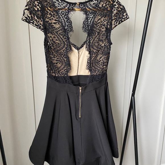Black Lace Open Back Dress S - Chelsea - Picture 2 of 4